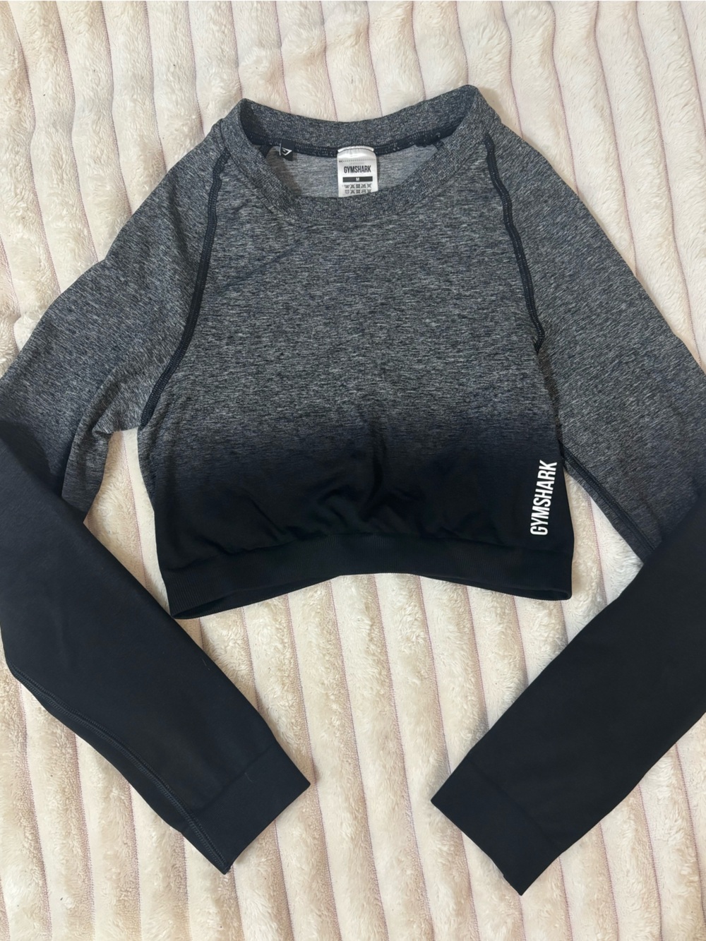 Gymshark Black & Gray Women’s Size Medium Cropped Long-Sleeve Top